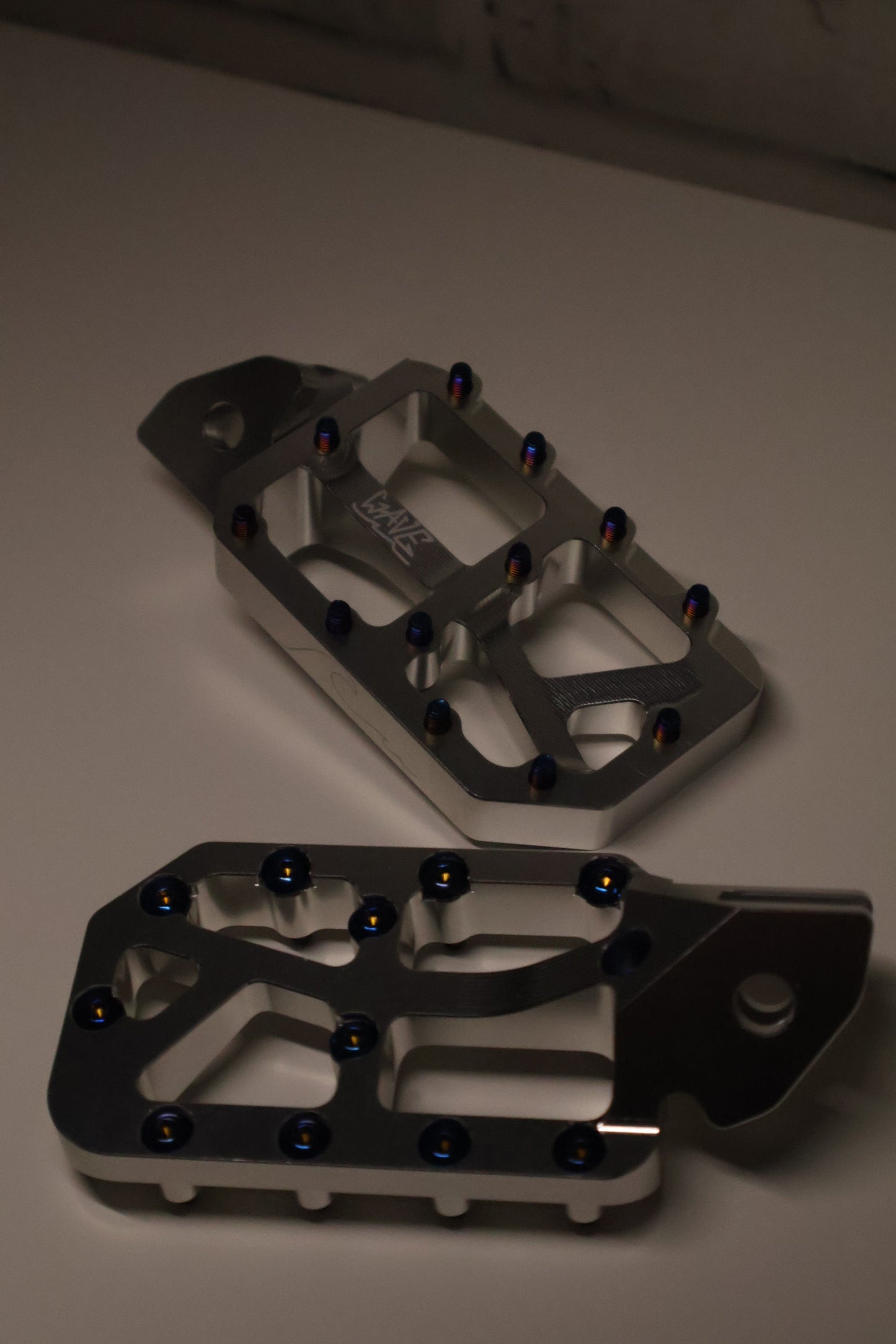 SE TITANIUM WAVE WIDE PEGS. BACK ORDER