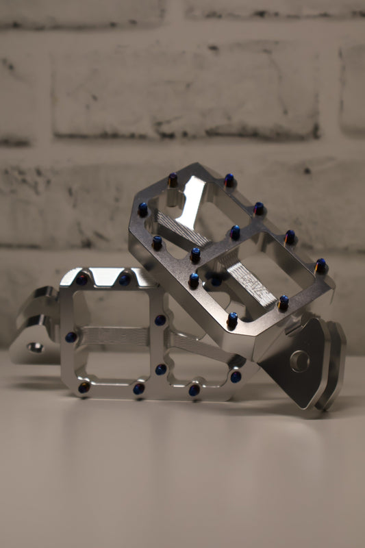 SE TITANIUM WAVE WIDE PEGS. BACK ORDER