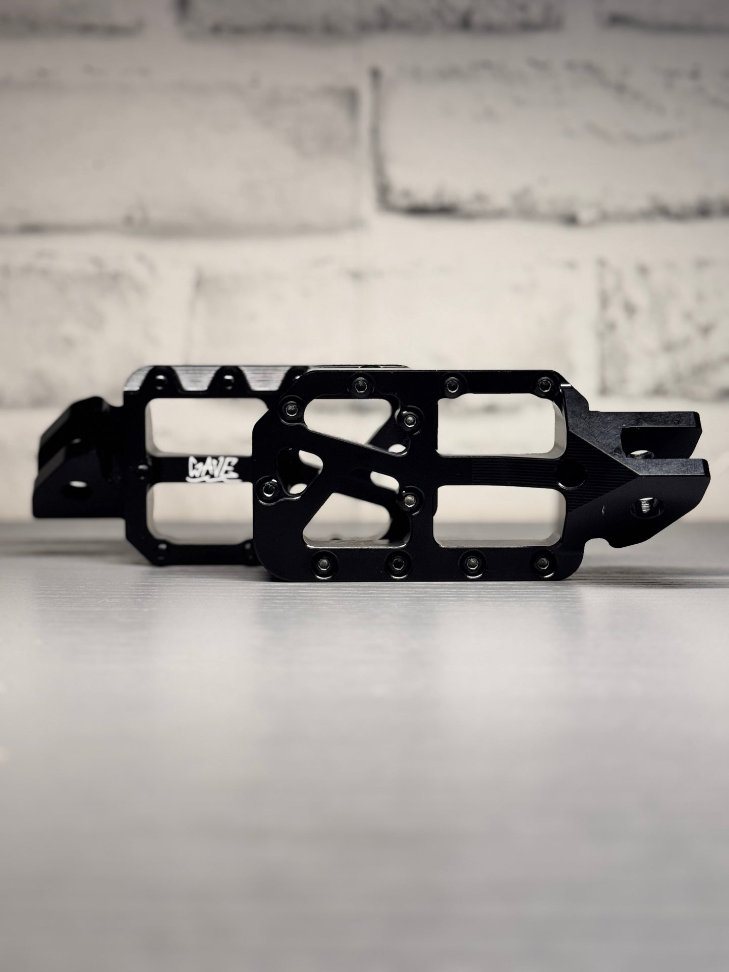 BLACK WAVE WIDE PEGS